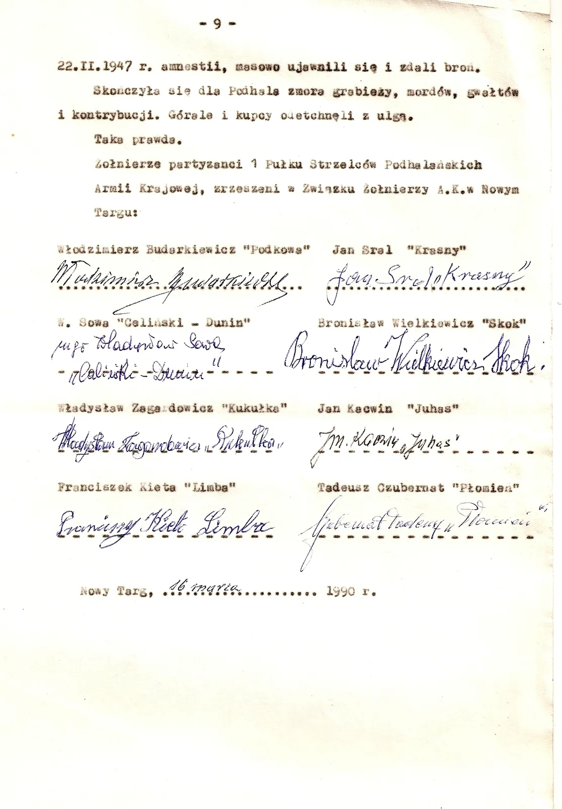 Ostatnia strona maszynopisu przysięgi z odręcznymi podpisami ośmiu żołnierzy 1 PSP AK, Nowy Targ, 16 marca 1990